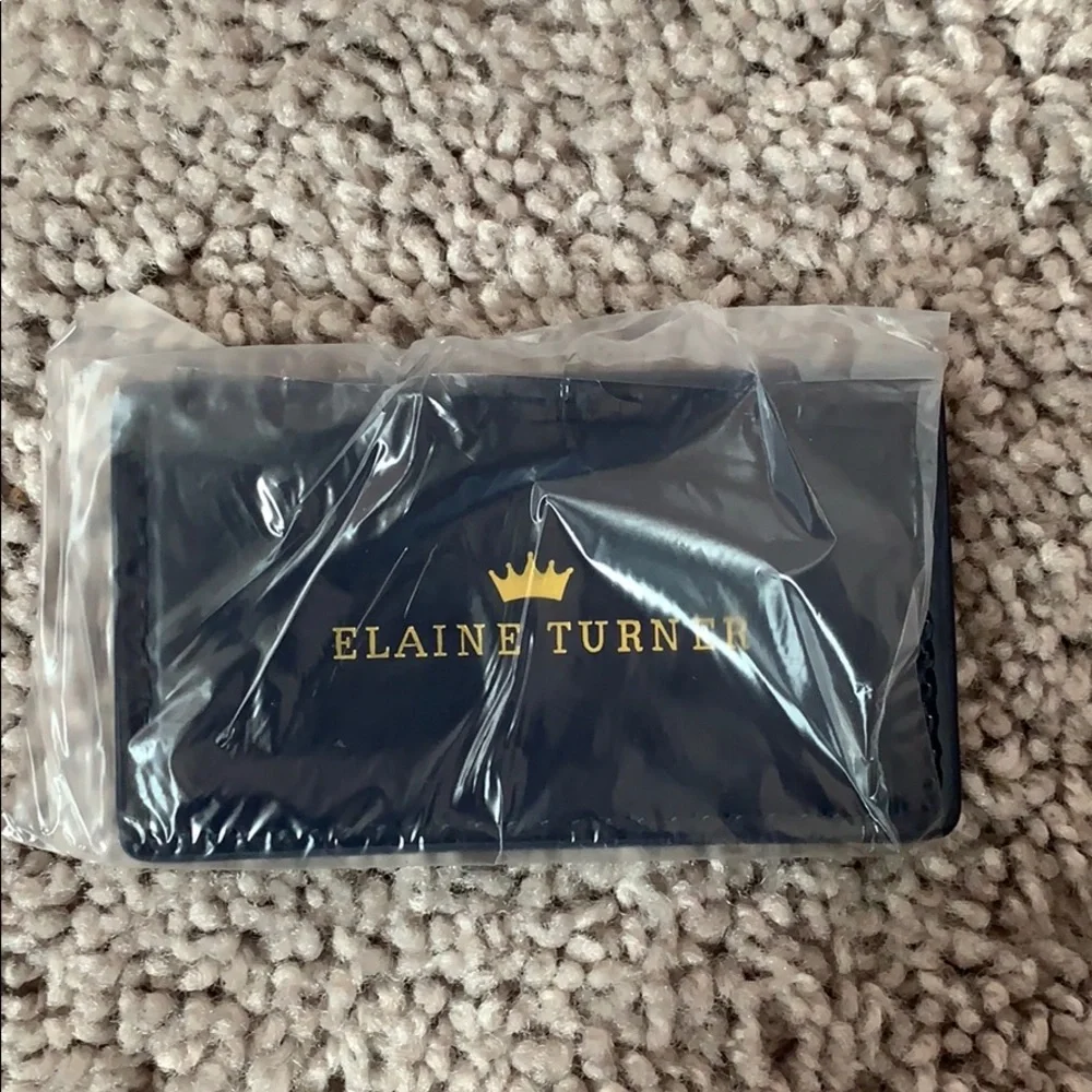 Elaine Turner stunning clutch